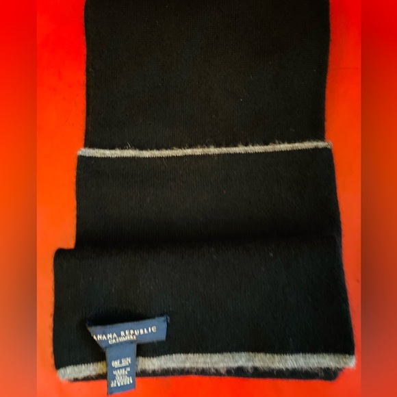SALE! Cashmere Banana Republic black scarf with gray end trimmings - NWOT- - Picture 3 of 5